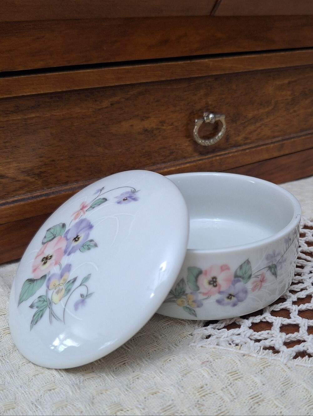 Vintage Porcelain Trinket Dish. 80's,  Russ Berrie, Japan. Pastel Pansies